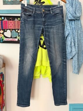 Vintage Y2K Levi’s mid rise skinny size 28 jeans